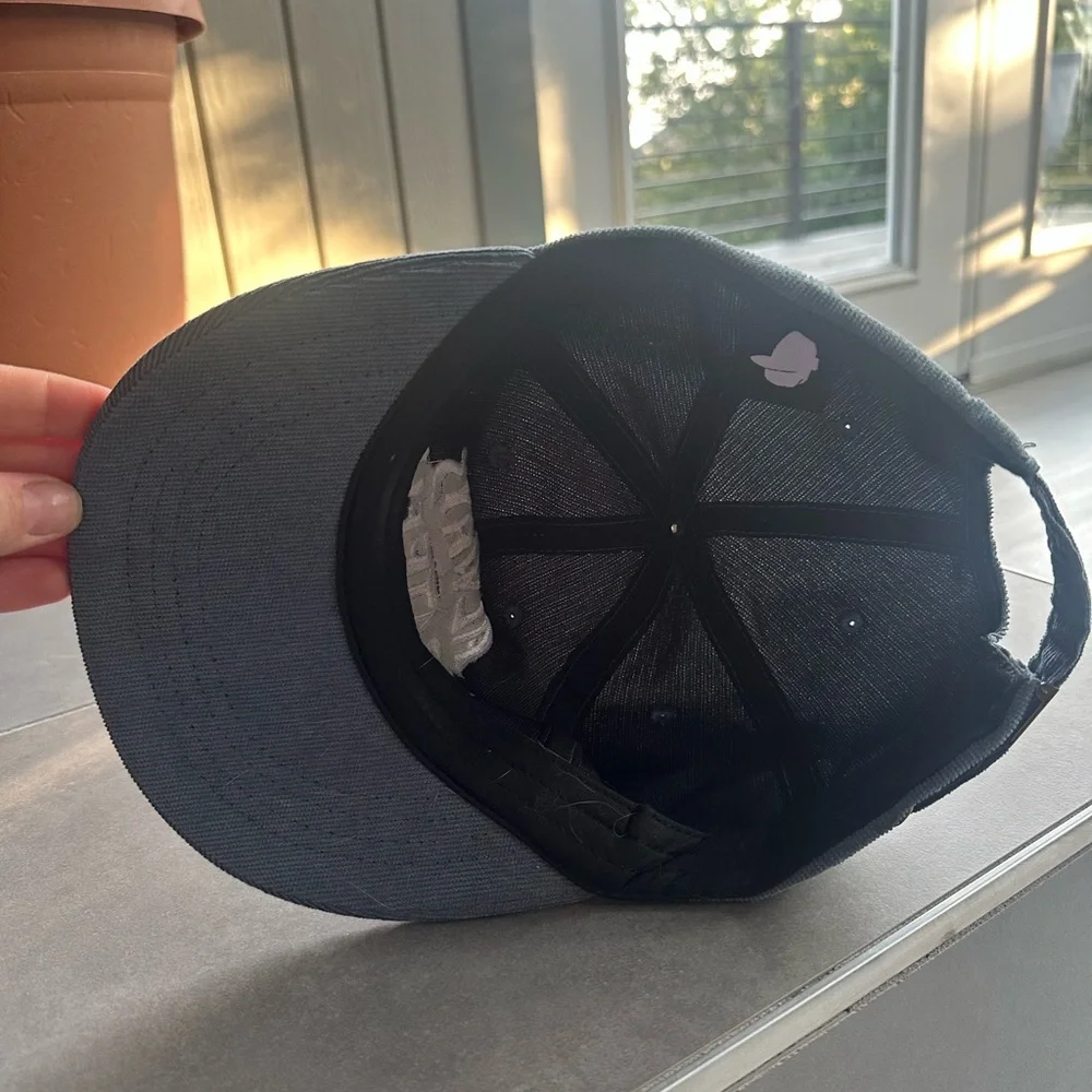 Always Grateful blue corduroy hat - Picture 5 of 5